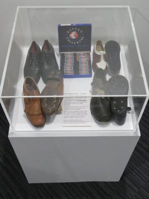 Roughly installed shoe display